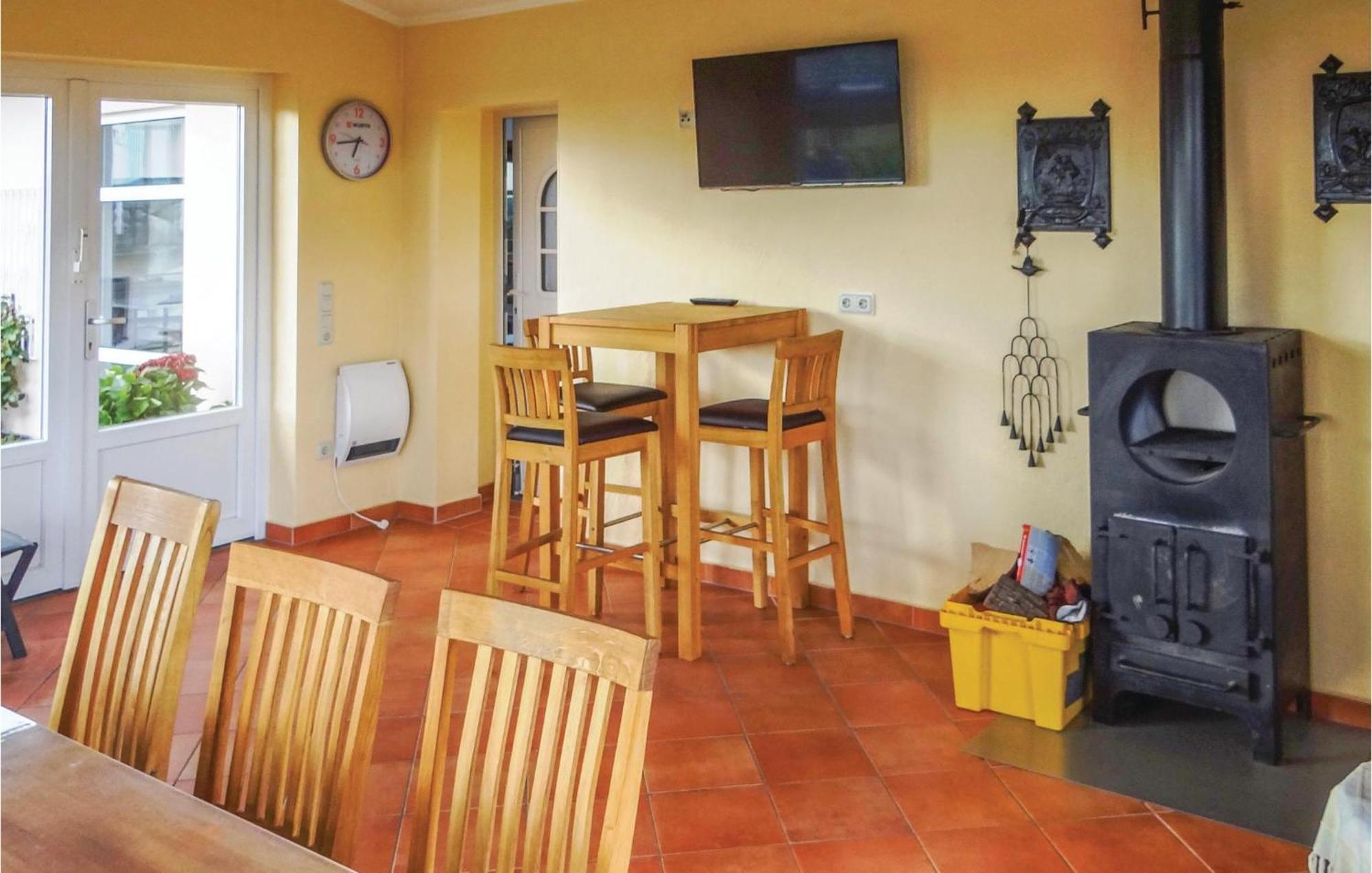 Amazing Apartment In Karlshausen With Kitchen 外观 照片